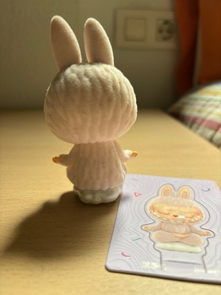 Labubu Yoga Figura