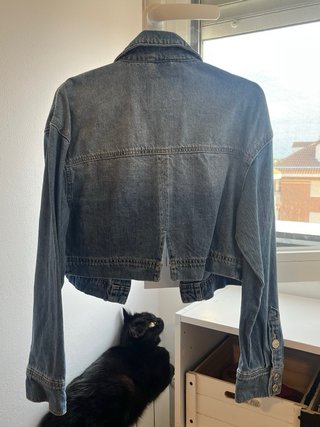 Cazadora vaquera Stradivarius crop fit