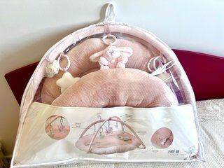 Manta de actividades para bebé con arco