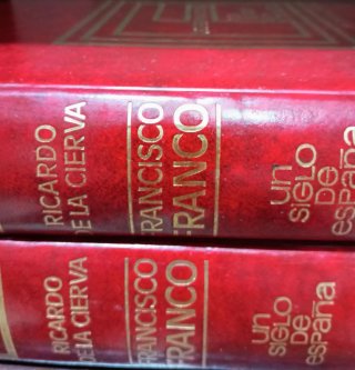 Libros.9 colecciones completas incluyendo mueble.