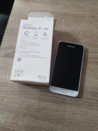 Samsung Galaxy J1 8GB Blanco/Plateado