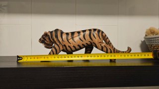 Figura de tigre de madera