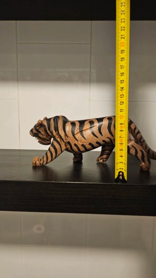 Figura de tigre de madera