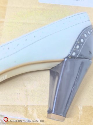 Zapatos tacón H&M tonos grises