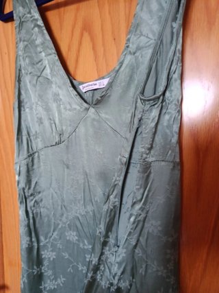 Vestido midi floral verde Stradivarius