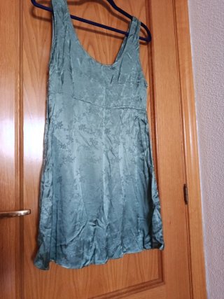 Vestido midi floral verde Stradivarius