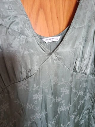 Vestido midi floral verde Stradivarius