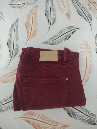 Pantalón rojo pitillo