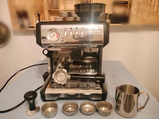 Cafetera Espresso con Molinillo y Accesorios