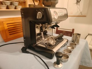 Cafetera Espresso con Molinillo y Accesorios
