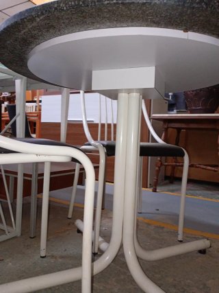 Mesa redonda mármol y hierro