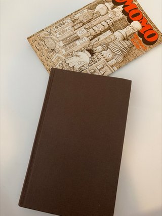 Libro “MOMO”