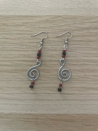 Pendientes artesanales espiral rojo y negro