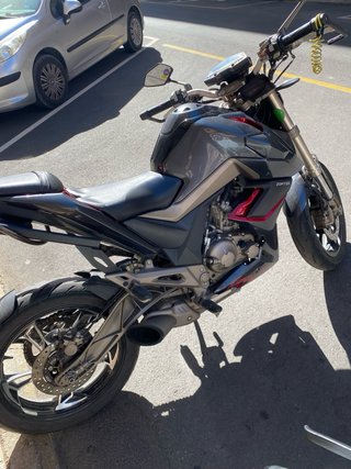 Moto Zontes U125 Gris oscuro metalizado/rojo– 2022