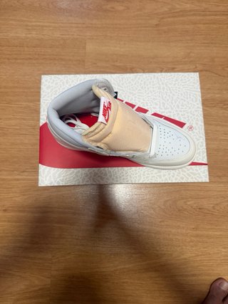 Zapatillas Nike Jordan 1 Mid Beige/Rojo