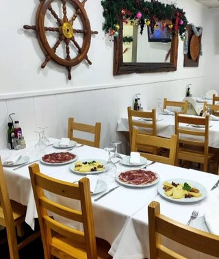Mobiliario.Sillas mesas taburetes cocina salon.