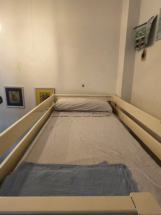 Letto a castello bianco con due letti singoli