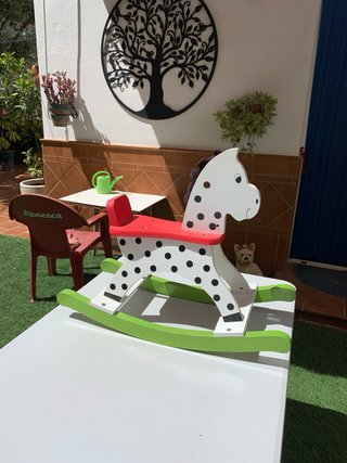 Caballo balancín de madera para niños