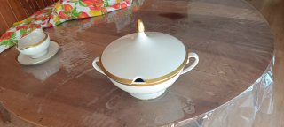 Sopera y salsera porcelana con borde dorada