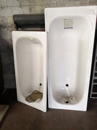 Bañera de chapa blanca con defecto