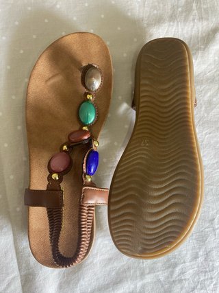 Sandalias boho marrones con piedras multicolor T37