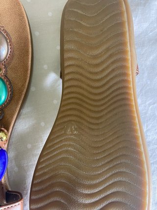 Sandalias boho marrones con piedras multicolor T37