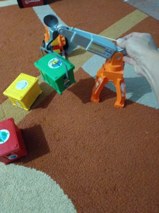 Juego de coche y cubos de reciclaje