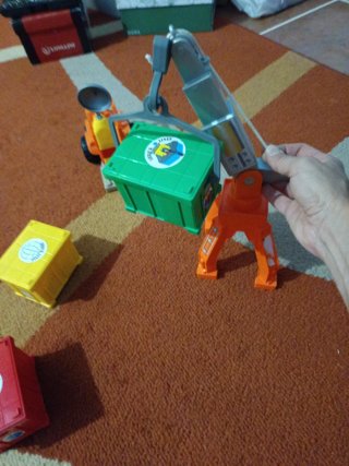 Juego de coche y cubos de reciclaje