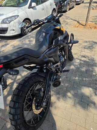 Moto Zontes GK 125 Negra y Amarilla