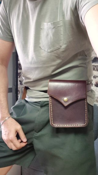 Riñonera artesanal de piel para hombre