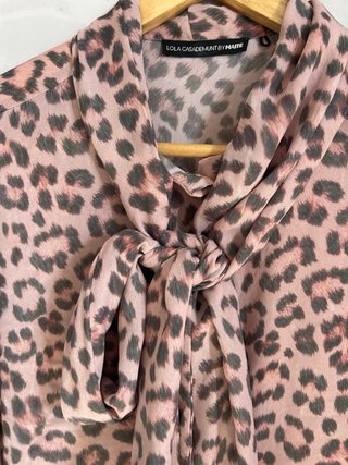 Blusa Lola Casademunt Pussy-Bow Animal Print Talla
