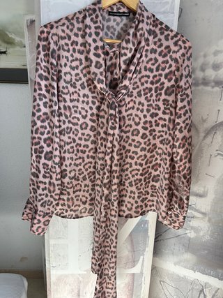 Blusa Lola Casademunt Pussy-Bow Animal Print Talla
