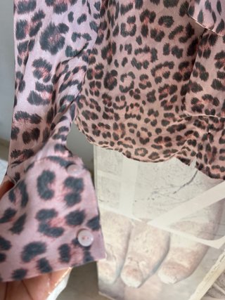 Blusa Lola Casademunt Pussy-Bow Animal Print Talla