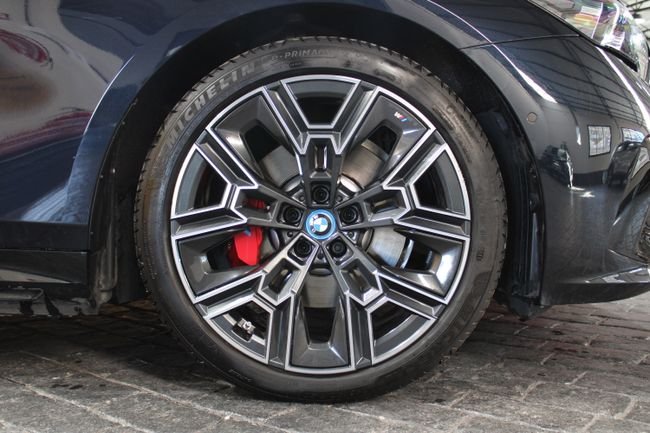 BMW Serie 5 2024, foto 9