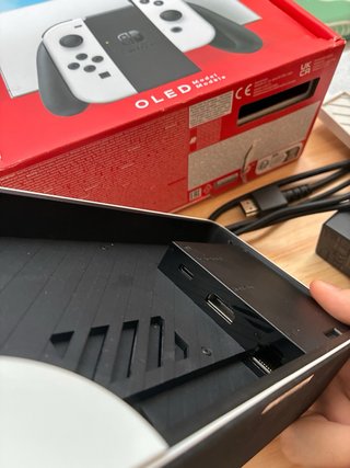 Nintendo Switch OLED + 2 Fundas + Accesorios