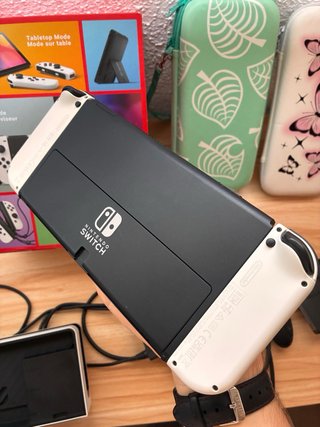 Nintendo Switch OLED + 2 Fundas + Accesorios