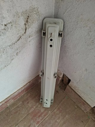 Carcasa para luz fluorescente