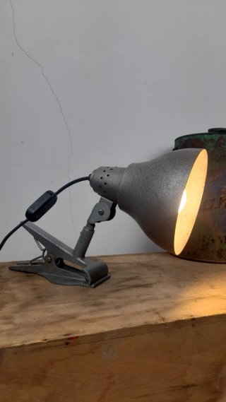 Lampada da tavolo Seminara con morsetto