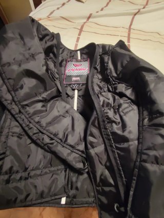 Chaqueta Ixon Negra y Rosa y Pantalón Spidi
