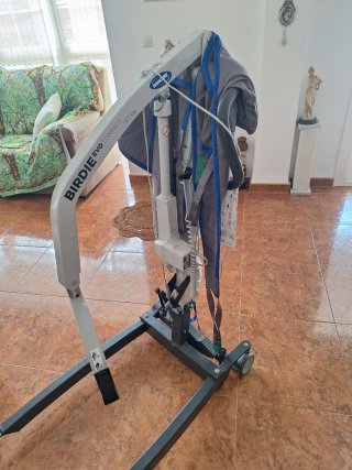 Grua para mover personas que esten en cama