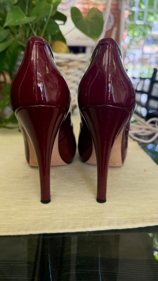 Zapato de tacon, charol