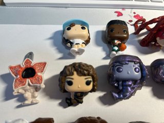 Colección Stranger Things Kinder Joy