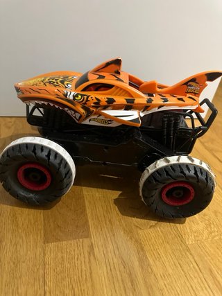 Coche Hot Wheels Tiburón RC