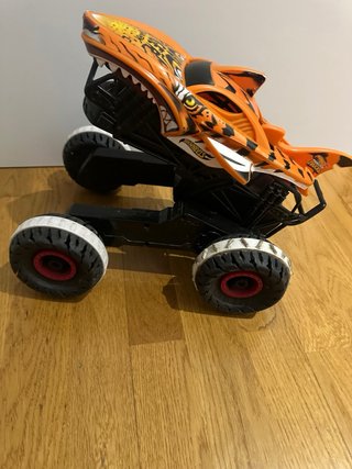 Coche Hot Wheels Tiburón RC
