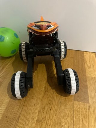 Coche Hot Wheels Tiburón RC
