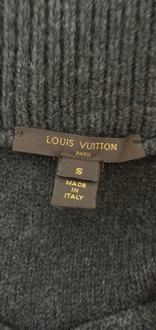 Capa de punto con cuello y puños de pelo