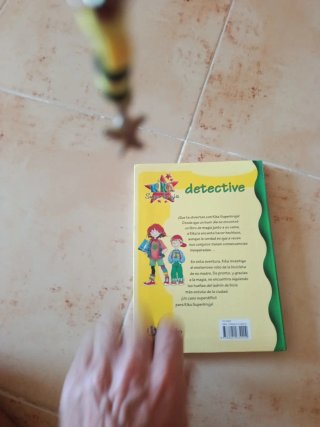 Kika Superbruja, detective