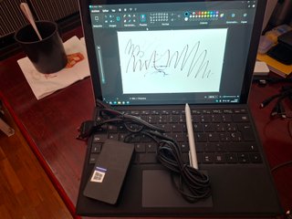Microsoft Surface Pro 5 4/128 + Teclado + Stylus