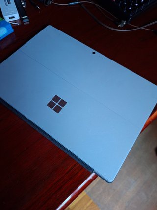 Microsoft Surface Pro 5 4/128 + Teclado + Stylus