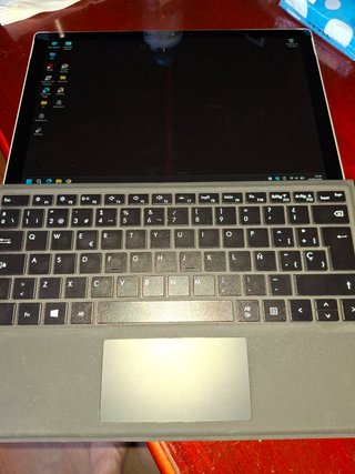 Microsoft Surface Pro 5 4/128 + Teclado + Stylus